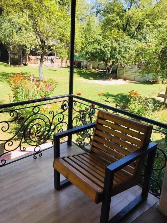 Guest House Lailashi Surmushi Esterno foto