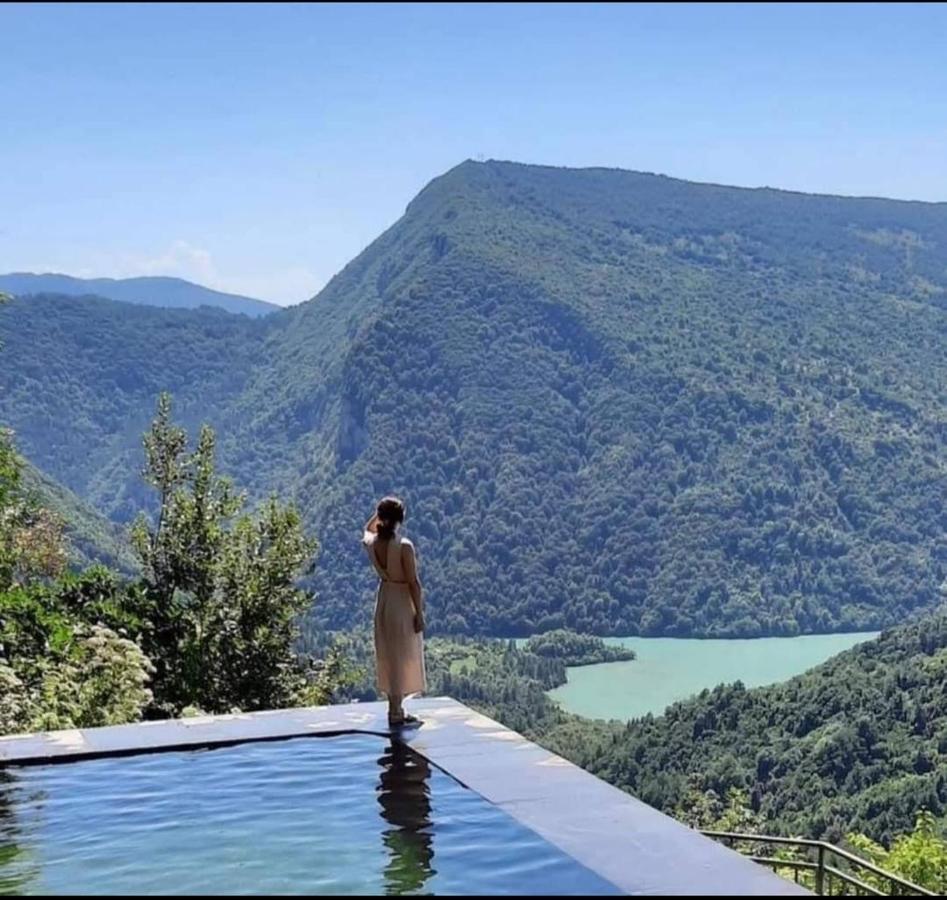 Guest House Lailashi Surmushi Esterno foto