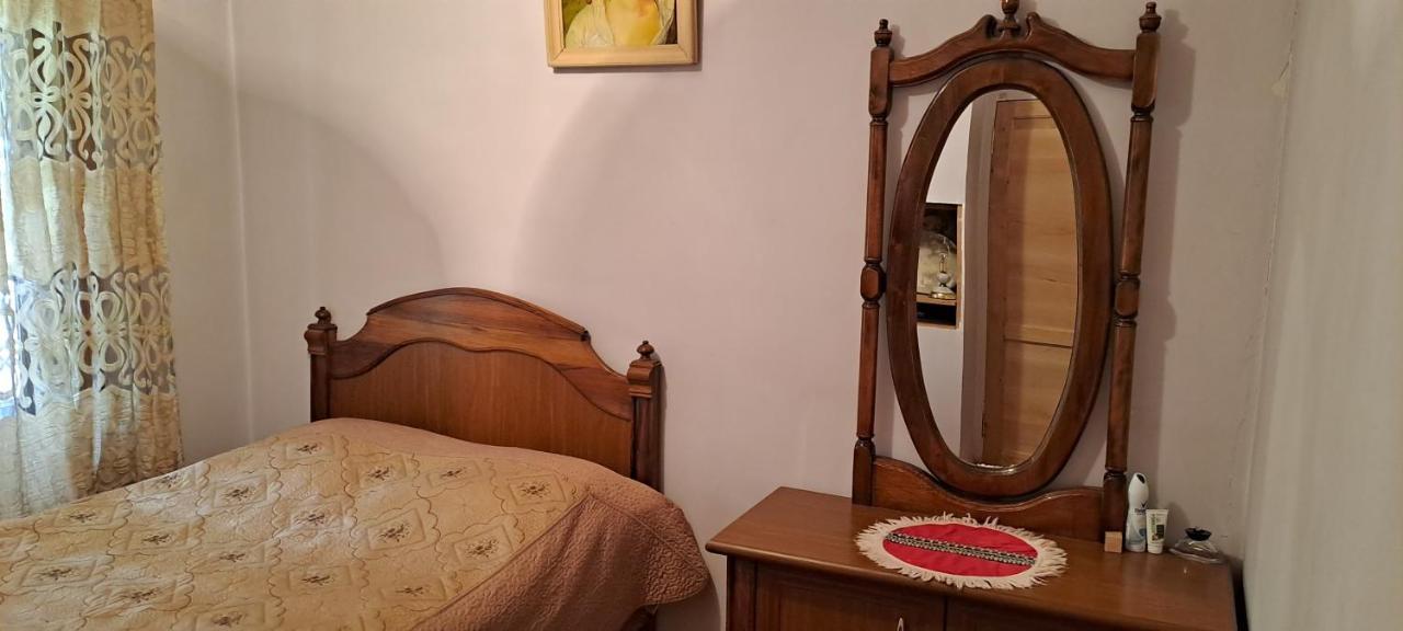 Guest House Lailashi Surmushi Esterno foto