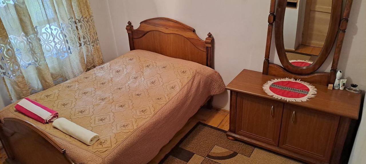 Guest House Lailashi Surmushi Esterno foto